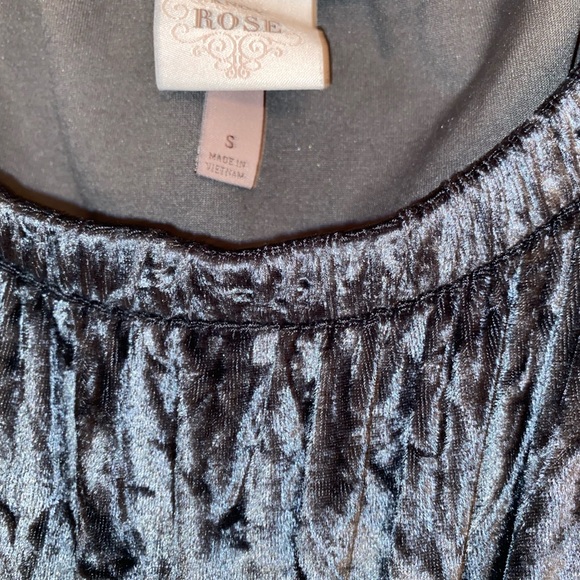 Knox Rose Short Sleeve
Velvet Top sz S - Picture 3 of 6